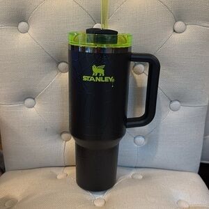 NWT Stanley The Halloween Quencher H2.0 FlowState™ Tumbler | 40 OZ - Web Glow